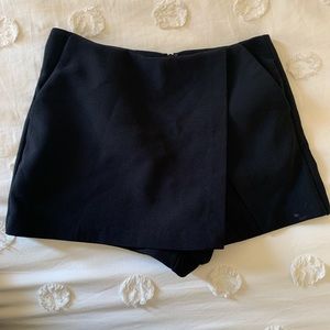 Black Skort